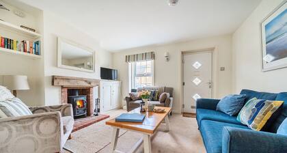 Avocet Cottage - sleeps 6 guests in 3 bedrooms
