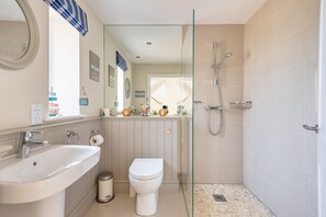 Shower, hair dryer - Spring Cottage - sleeps 4 guests  in 2 bedrooms (Burnham Market)