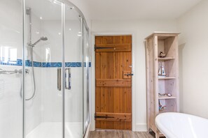Shower, hair dryer - 3 Links Court - sleeps 6 guests  in 3 bedrooms (Brancaster)