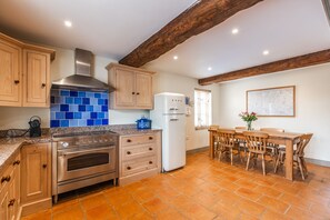 Fridge, microwave, dishwasher - 3 Links Court - sleeps 6 guests  in 3 bedrooms (Brancaster)