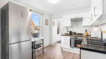 Refrigerador, microondas, horno y lavavajillas