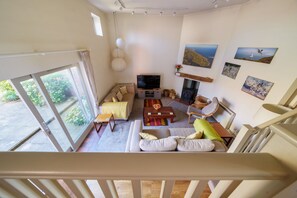 TV - Mow Creek Cottage - sleeps 6 guests  in 3 bedrooms (Brancaster Staithe)