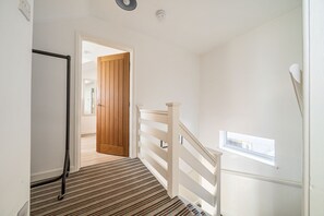 Interior - 4 Odd Fellows Court - sleeps 4 guests  in 3 bedrooms (Wells-next-the-sea)