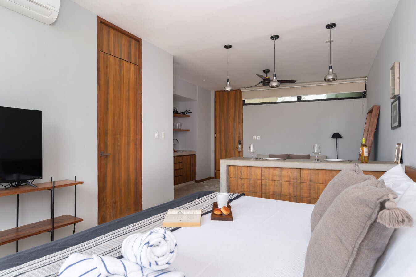 Escrivaninha, ferros/tábuas de passar roupa, berço de viagem, Wi-Fi