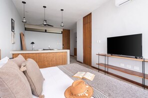 1 bedroom, desk, iron/ironing board, travel cot - Cozy Modern Studio with Rooftop Pool, Steps from Downtown and Beach Club (Tulum)
