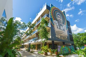 Exterior - Loft-style penthouse in Tuk Tulum with a private rooftop and pool, ideal for 2 guests. Enjoy a king-size bed, balcony, fully equipped kitchen, Wi-Fi, self check-in, padél & parking. A comfortable, private, and well-located option to enjoy Tulum (Tulum)