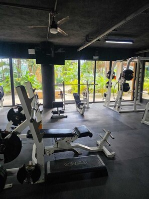 Fitness facility - Loft-style penthouse in Tuk Tulum with a private rooftop and pool, ideal for 2 guests. Enjoy a king-size bed, balcony, fully equipped kitchen, Wi-Fi, self check-in, padél & parking. A comfortable, private, and well-located option to enjoy Tulum (Tulum)