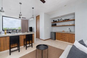 TV, stereo - Luxury Boutique Studio with Rooftop Pool and Tulum Central Location (Tulum)