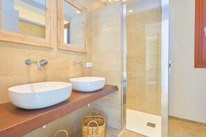 Dusche, Handtücher, Seife, Shampoo