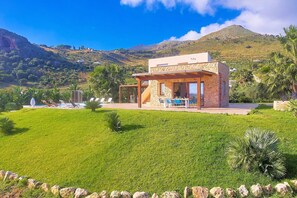 Exterior - Villa Pigna di Caltagiruni | Scopello | Sea-view suite | Lush gardens | Private. (Castellammare del Golfo)