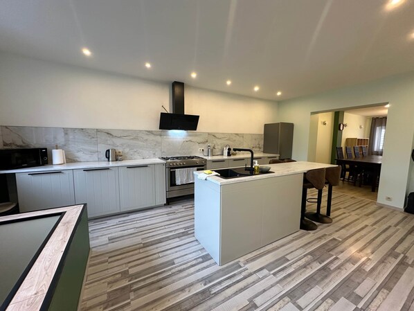 Fridge, microwave, oven, stovetop - Peace and quiet near Liège (Herstal)