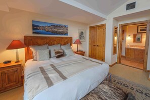 2 bedrooms, iron/ironing board, free WiFi - Luxury 2-Bed Penthouse w/ Home Office (Crested Butte)