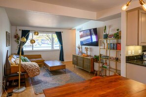 Smart TV, books - Boise Boho - Hot Tub - Peaceful Retreat (Boise)