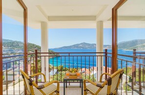 Property grounds - Villa Kuluhana - Three Bedroom Villa, Sleeps 6 (Kalkan Belediyesi)