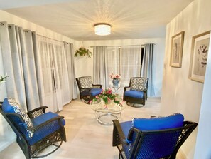Interior - 15 MINUTES TO EVERYTHING BRANSON! (Reeds Spring)