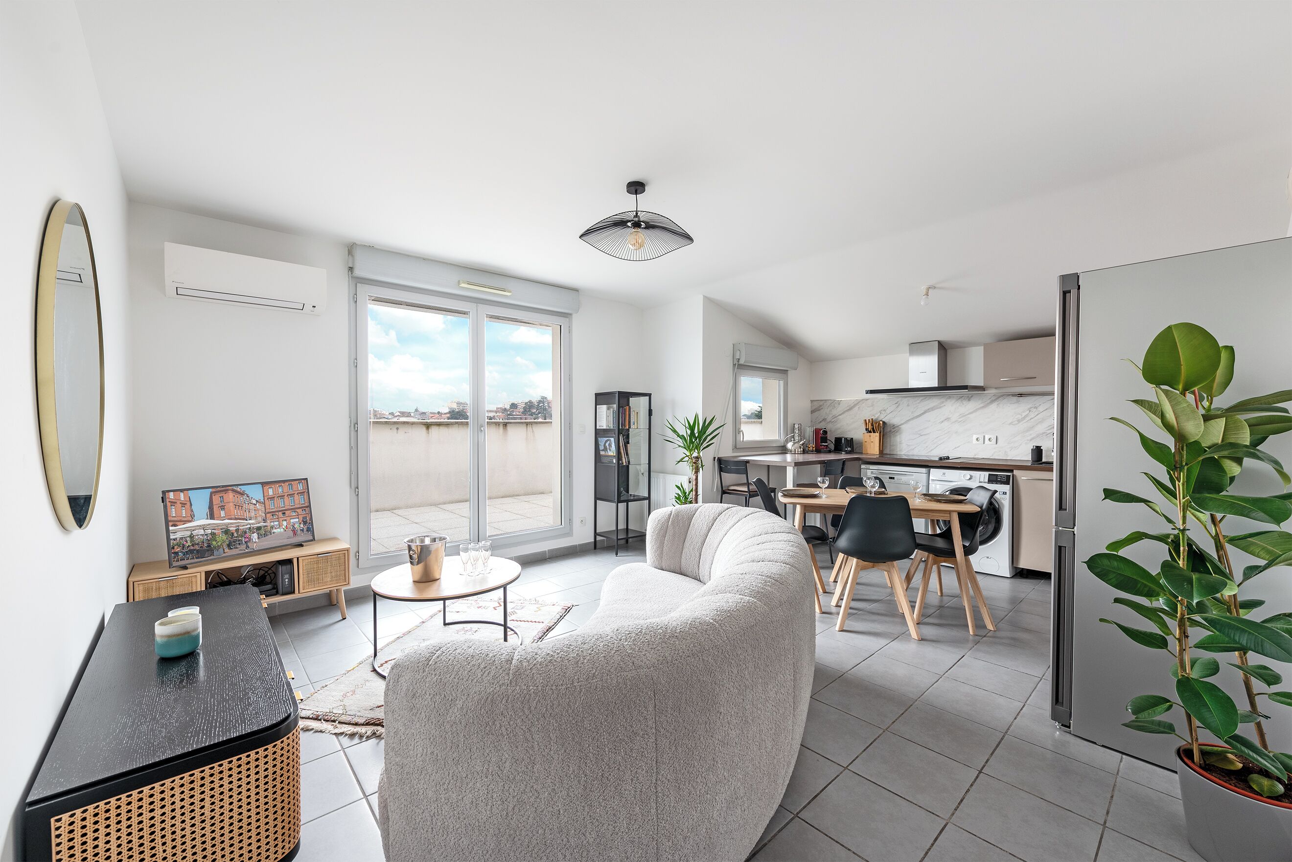 智能電視、書籍