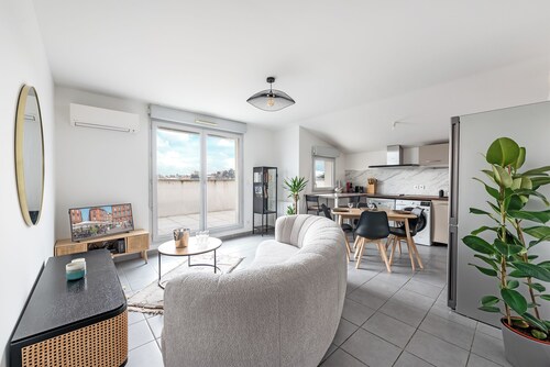 Appartment close to city center, AC and car park