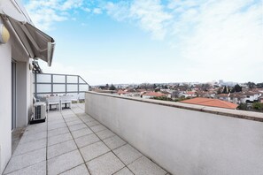 Outdoor dining - Appartment close to city center, AC and car park (Toulouse)