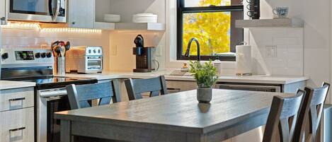 Micro-ondes, four, plaque de cuisson, lave-vaisselle