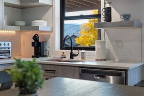 Microwave, oven, stovetop, dishwasher - Private 1BR Lock-off Minutes to Park City & Deer Valley – Kitchen + AC (Kamas)