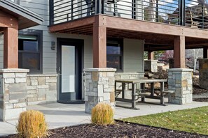 Outdoor dining - Private 1BR Lock-off Minutes to Park City & Deer Valley – Kitchen + AC (Kamas)