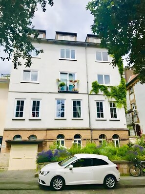 Exterior - Room 'Mondzimmer' with Wi-Fi (Kassel)