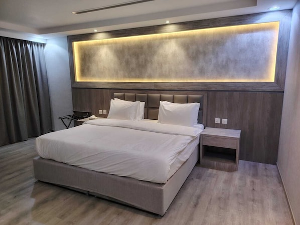 Egyptian cotton sheets, premium bedding, down comforters, in-room safe - HAYAT ROSE AL Madinah AL Munawwarah (Madinah)