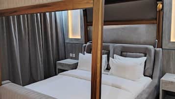 Royal Studio Suite | Egyptian cotton sheets, premium bedding, down comforters, in-room safe