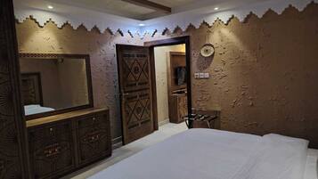 Signature Twin Room | Egyptian cotton sheets, premium bedding, down comforters, in-room safe