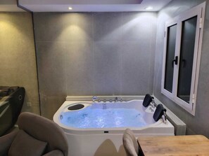 Royal Studio Suite | Egyptian cotton sheets, premium bedding, down comforters, in-room safe - HAYAT ROSE AL Madinah AL Munawwarah (Madinah)