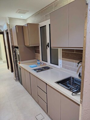 Signature Twin Room | Private kitchen | Microwave, cookware/dishes/utensils - HAYAT ROSE AL Madinah AL Munawwarah (Madinah)