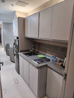 Classic Double Room | Private kitchen | Microwave, cookware/dishes/utensils - HAYAT ROSE AL Madinah AL Munawwarah (Madinah)