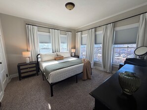 Iron/ironing board, travel crib, free WiFi, bed sheets - Rocking Riverside - Pool! Hot Tub!  Sauna! Pool Table! - 5 K (Wichita)