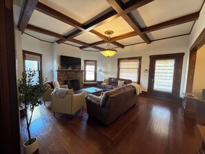 Smart TV, fireplace - Rocking Riverside - Heated and Cooled Pool! Pool-side Bar! Hot Tub!  Sauna! Pool Table! - 5 K (Wichita)