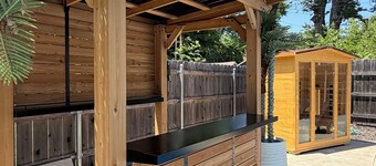 Rocking Riverside - Heated and Cooled Pool! Pool-side Bar! Hot Tub! Sauna! Pool Table! - 5 K