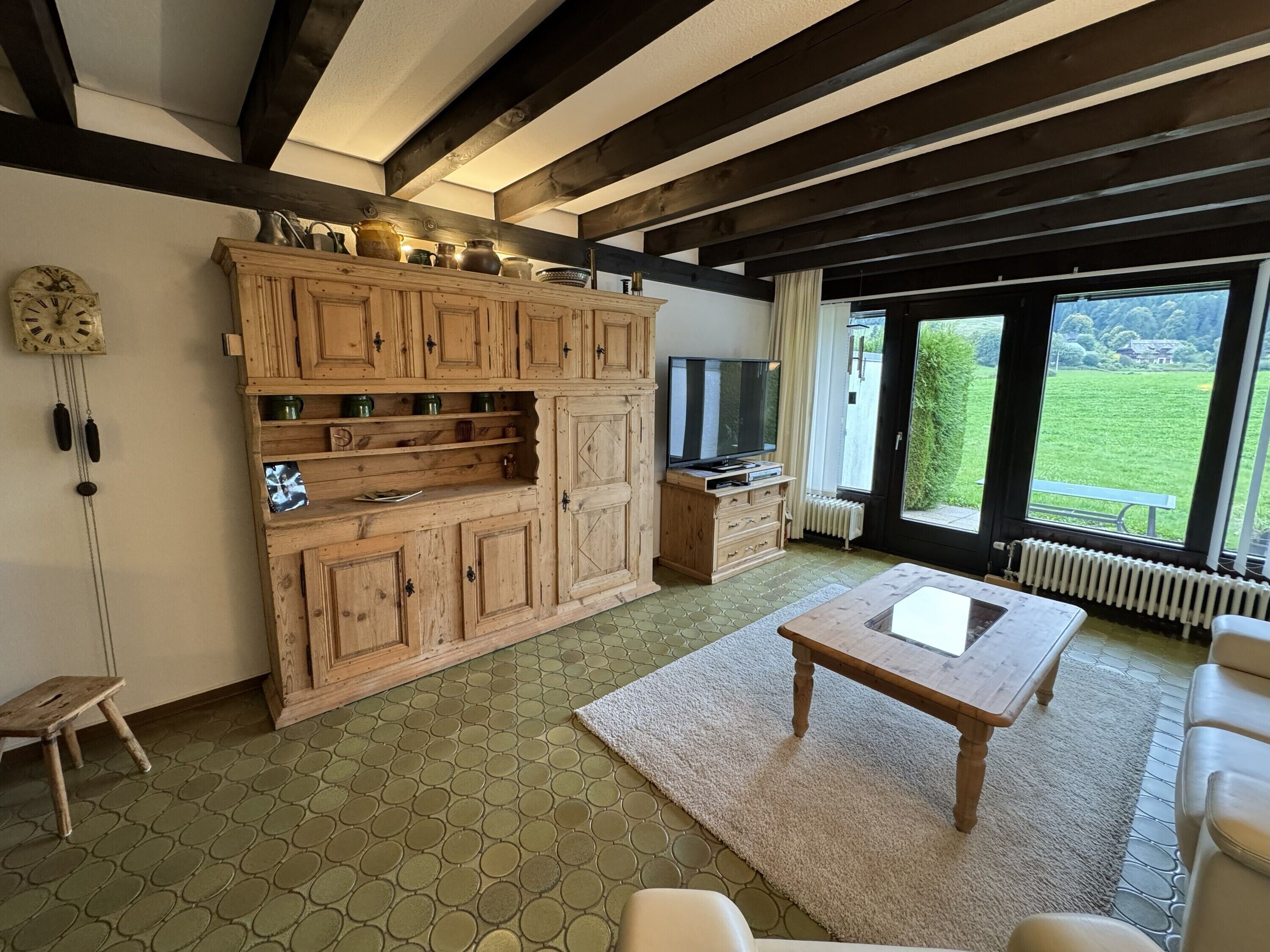 Fernseher, Kamin, DVD-Player