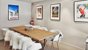 Dining - Snow Stream 8 - Alpine Luxury in the Heart of Woodridge (Thredbo)