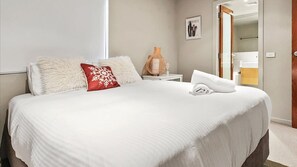 WiFi, bed sheets - Snow Stream 8 - Alpine Luxury in the Heart of Woodridge (Thredbo)