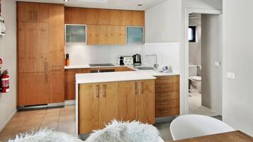 Coffee/tea maker, fridge, microwave, oven