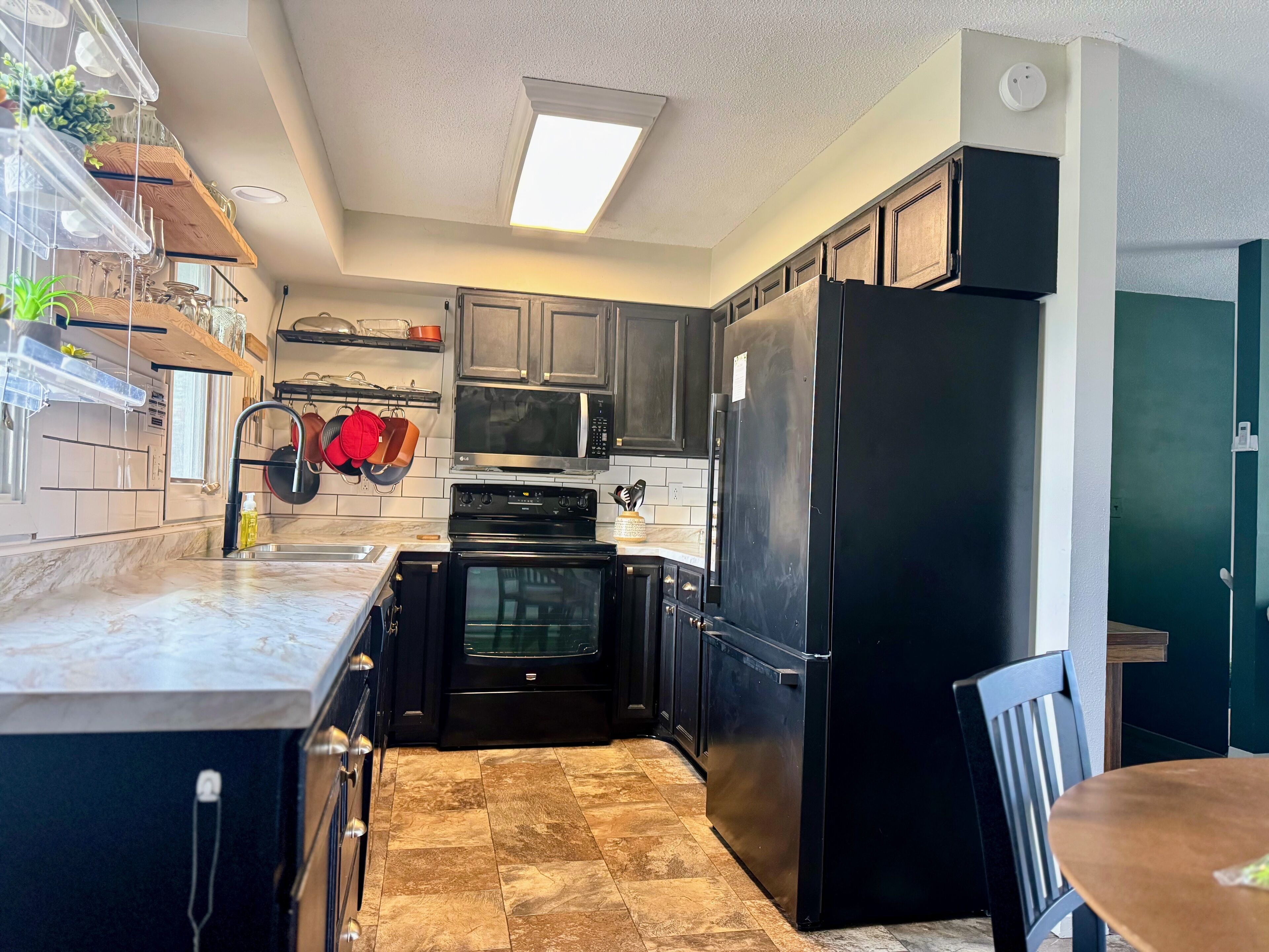 Mikrobølgeovn, ovn, kogeplade, opvaskemaskine