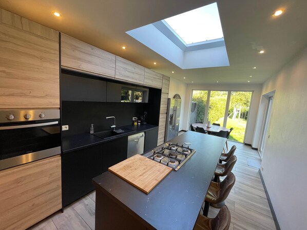 Private kitchen - A little corner of greenery in the center (Ans)