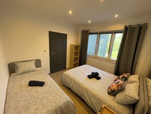 WiFi, bed sheets - A little corner of greenery in the center (Ans)