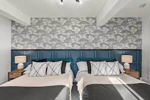Iron/ironing board, Internet, bed sheets - Lovely Duplex for Long Stays - Parking (Dewsbury)