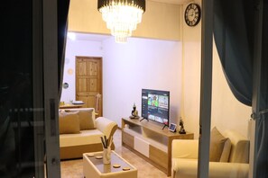 Living area - Sunset view suite personal Patio wiew panoramic mountain view and sunset (Trou D'eau Douce)