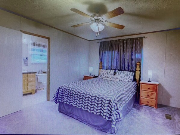Room - Lakeside 2-bedroom house in adorable Delta with cool AC and charm (Delta)