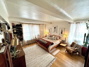 Iron/ironing board, WiFi, bed sheets - Designer Corner Unit Suite, Cozy 1-bedroom apt, Laundry, AC, (New York)