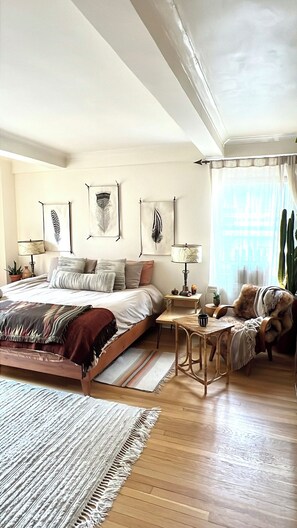 Iron/ironing board, WiFi, bed sheets - Designer Corner Unit Suite, Cozy 1-bedroom apt, Laundry, AC, (New York)