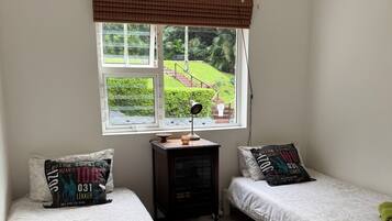 3 bedrooms, iron/ironing board, bed sheets