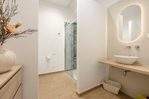 Shower, hair dryer, towels - Holiday Home 'Sicilia Biadda' with Wi-Fi and Air Conditioning (Terrasini)