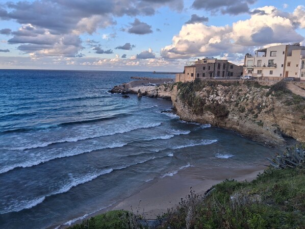 On the beach - Holiday Home 'Sicilia Biadda' with Wi-Fi and Air Conditioning (Terrasini)